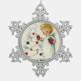 Süßer blonder Engel, der Weihnachtsbaum verziert Schneeflocken Zinn-Ornament