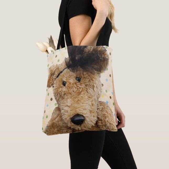 Süßer brauner Bär auf Jute (Von Nahem)