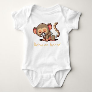 Süßer Cartoon schlafender Affe Baby an Bord Auto Strampler