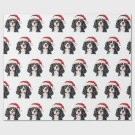 Süßer Cavalier King Charles Spaniel mit Weihnachts Geschenkpapier