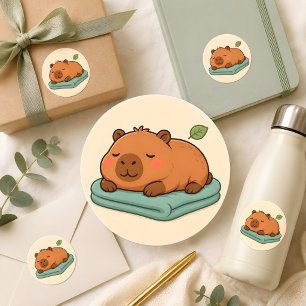 Süßer Fauler Capybara-Schlafaufkleber auf einer De Runder Aufkleber