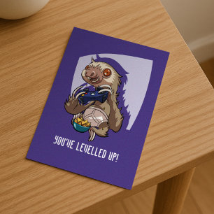 Süßer Faultier, du hast ein Level geschafft! Gamin Postkarte