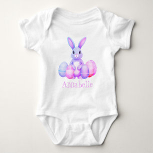 Süßer Fliederhase mit pastellrosa Ostereiern Name Baby Strampler