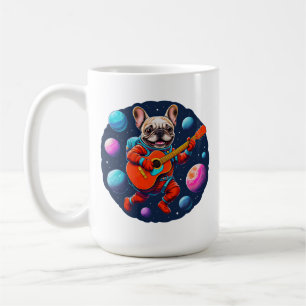 Süßer französischer Bulldogge-Astronaut spielt Git Kaffeetasse