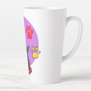 Süßer Frenchie-Welpe mit Herzen Milchtasse