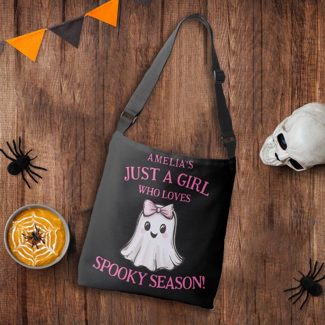 Süßer Geist Gruselzeit Halloween  Tragetaschen Mit Langen Trägern (Custom Just a Girl Who Loves Spooky Season Cross Body Bag!)