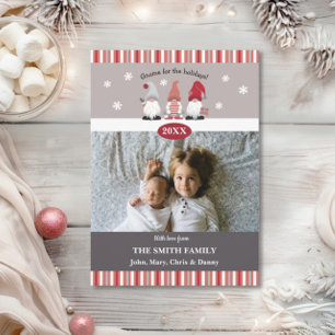 Süßer Gnom für die Feiertage Nordic Grau Rot Pink Feiertagskarte