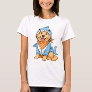 Süßer Golden Retriever Hund im blauen Haikostüm  T-Shirt