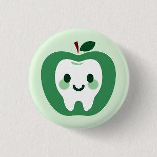 Süßer grüner Apfel-Zahn-Charakter Button