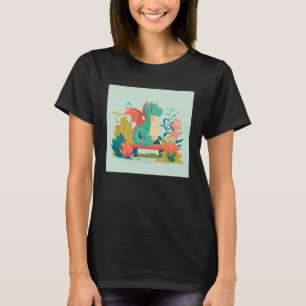 Süßer grüner Drache sitzt auf einer Bank in einem  T-Shirt