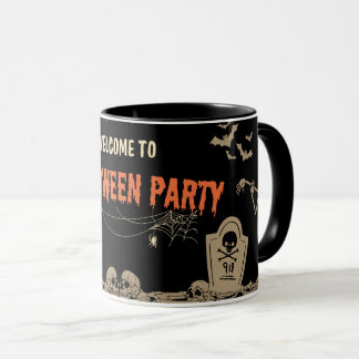 Süßer gruseliger Halloween-Kürbis und Schwarz Tasse