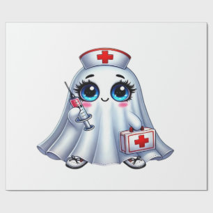 Süßer Halloween-Geist in der Uniform einer Kranken Geschenkpapier