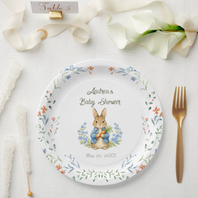 Süßer Häschen-Junge mit floraler blauer Schleife B Pappteller (Hochzeit)