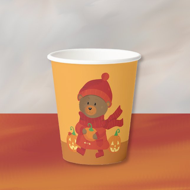 Süßer Herbstbär mit Kürbis Halloween-Papierbecher Pappbecher (Fun non-scary Halloween paper cup . )
