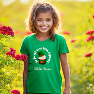 Süßer irischer Cupcake personalisierter Junge oder T-Shirt