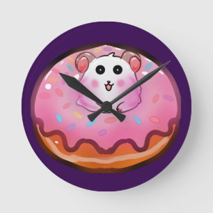 Süßer Kawaii-Hamster in rosa glasiertem Donut-Kuns Runde Wanduhr