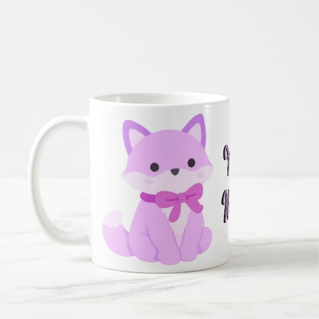 Süßer Kawaii sitzender Lavendel-Fuchs mit lila Sch Kaffeetasse (Links)