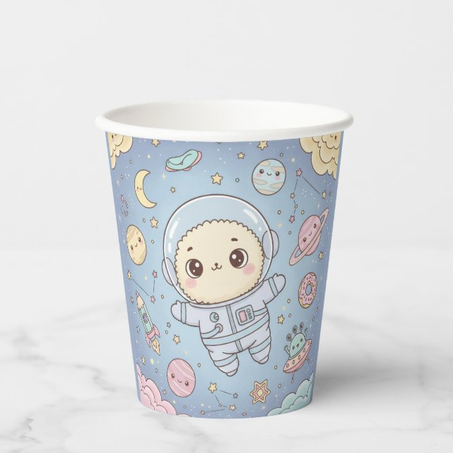 Süßer Kawaii-Weltraum - Astronaut und lächelnder M Pappbecher (Vorderseite)