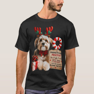 Süßer kleiner Hund mit Rentierschlaufen und Fliege T-Shirt