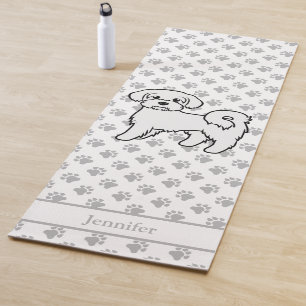 Süßer maltesischer Cartoon-Hund mit individuellem Yogamatte