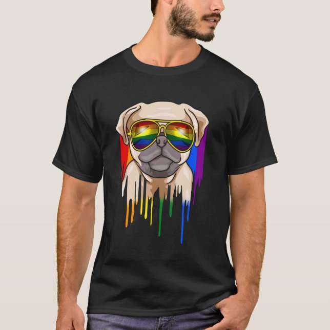 Süßer Mops mit Regenbogen-Sonnenbrille T-Shirt (Vorderseite)