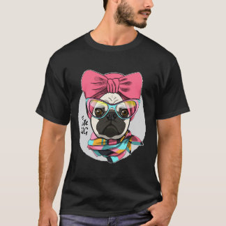 Süßer Mops mit Sonnenbrille T-Shirt