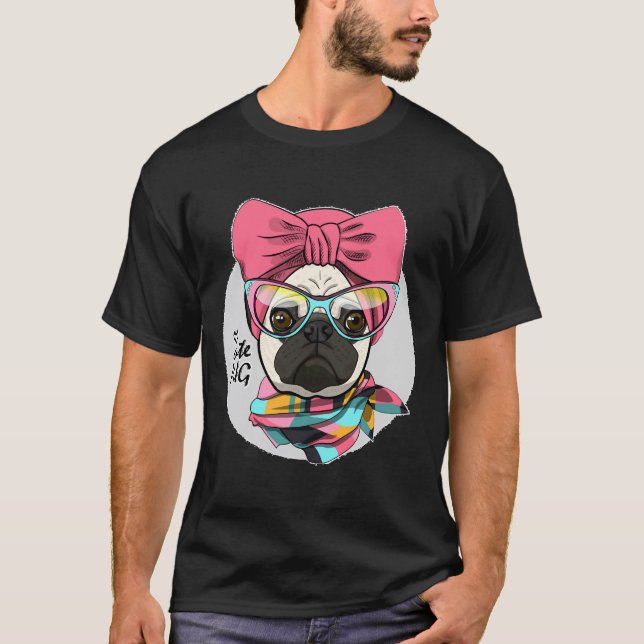 Süßer Mops mit Sonnenbrille T-Shirt (Vorderseite)