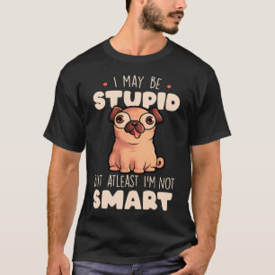 Süßer Mops spielt auf Kick-Scooter T-Shirt