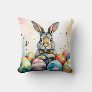 Süßer Osterhase mit farbenfrohen bemalten Eiern Kissen