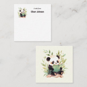 Süßer Panda liest einen Buchnamen Mitteilungskarte
