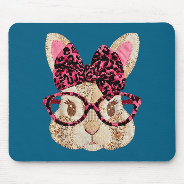 Süßer Patchwork-Osterhase mit Brille rosa Schleife Mousepad (Vorne)