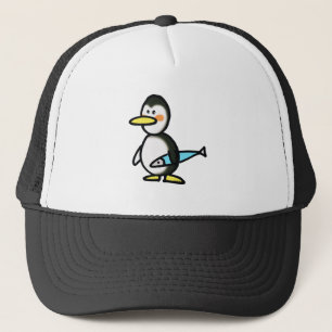 Süßer Pinguin hält einen blauen Fisch Truckerkappe