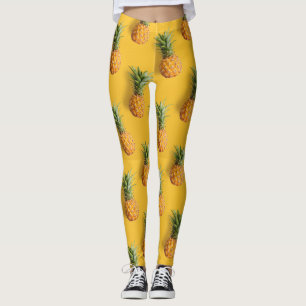 Süßer, schmackhafter Ananas auf tiefgelbem Hinterg Leggings