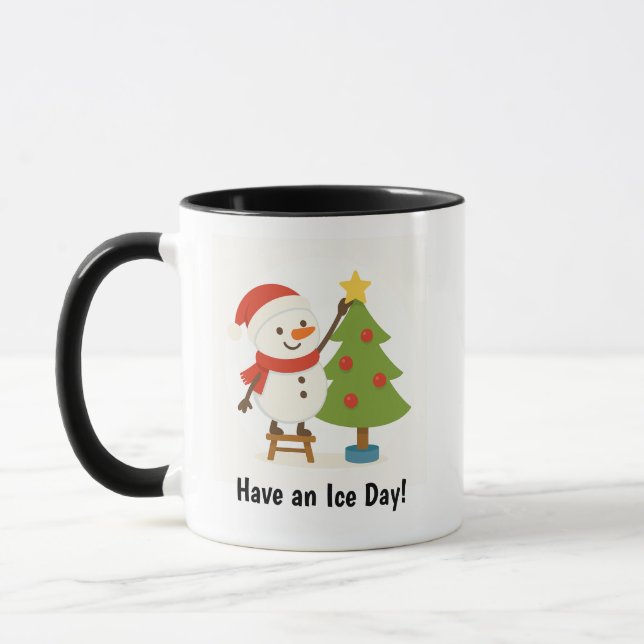 Süßer Schneemann schmückt Baum  Tasse (Links)