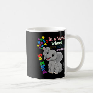 Süßer sei freundlicher Elefant und Puzzle-Teil Aut Kaffeetasse