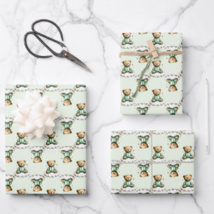 Süßer Teddybär auf einer Wolke in grünen Pyjamas Geschenkpapier Set
