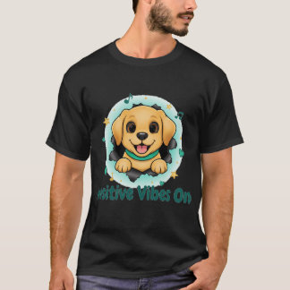 Süßer verspielter gelber Labrador-Welpe schaut her T-Shirt