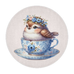 Süßer Vogel in floraler Teetasse Cottagecore-Kunst Schneidebrett