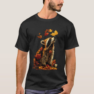 Süßer Waschbär mit Herbstlaub Wildtier Herbst  T-Shirt