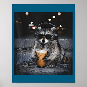 Süßer Waschbär trinkt Eiskaffee Lustig Poster