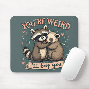 Süßer Waschbär und Frettchen umarmen sich mit lust Mousepad