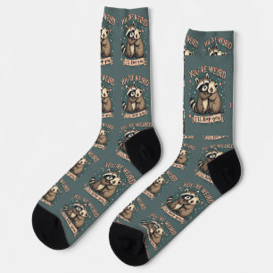 Süßer Waschbär und Frettchen umarmen sich mit lust Socken