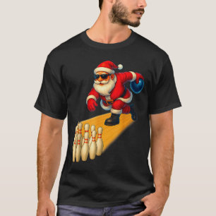 Süßer Weihnachtsmann spielt Bowlingkugel und Pins T-Shirt