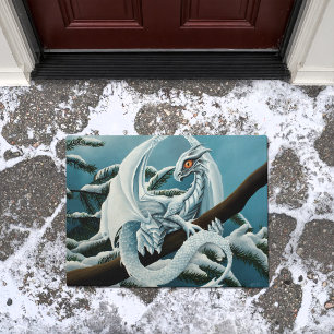 Süßer weißer Winterdrache Schneebedeckte Kiefer Fa Fußmatte