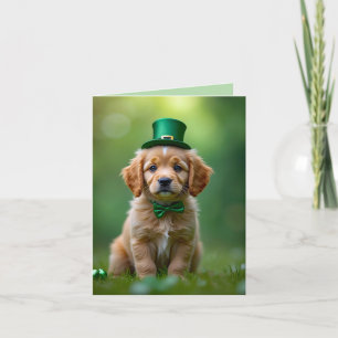 Süßer Welpe mit St. Patrick-Outfit, Kleeblätter Feiertagskarte