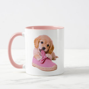 Süßer Welpe Spielender Hund Rosa Schuh Tasse