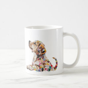 Süßer Welpe wartet auf eine Belohnung Kaffeetasse