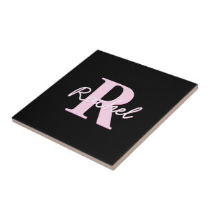 Süßes anpassbares Monogramm   Hellrosa & Schwarz Fliese