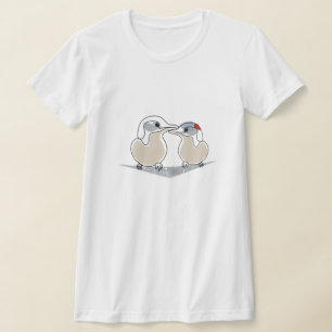 Süßes arktisches Seeschwalben-Liebesvogel-Frauen-T T-Shirt