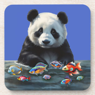 Süßes Baby-Panda, das bunte Fische betrachtet Getränkeuntersetzer
